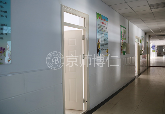 内蒙古察右中旗第二中学心理咨询室走廊